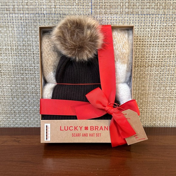 Lucky Brand Accessories - 🌟HP🌟NIB Lucky Brand Pom Beanie & Scarf Giftable Box Set